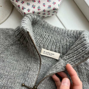 PetiteKnit - Nieuw Label, 'My mother made me wear this!'