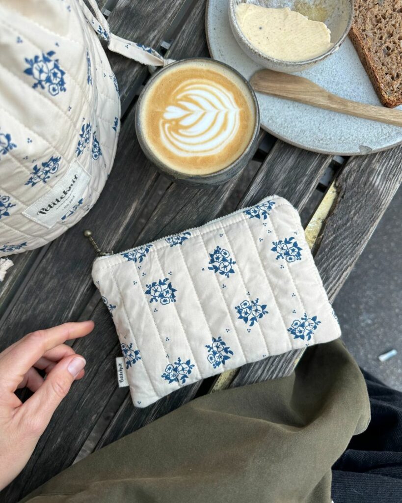 Projectbag PetiteKnit, Knitter’s tool purse, blauwe bloemetjes